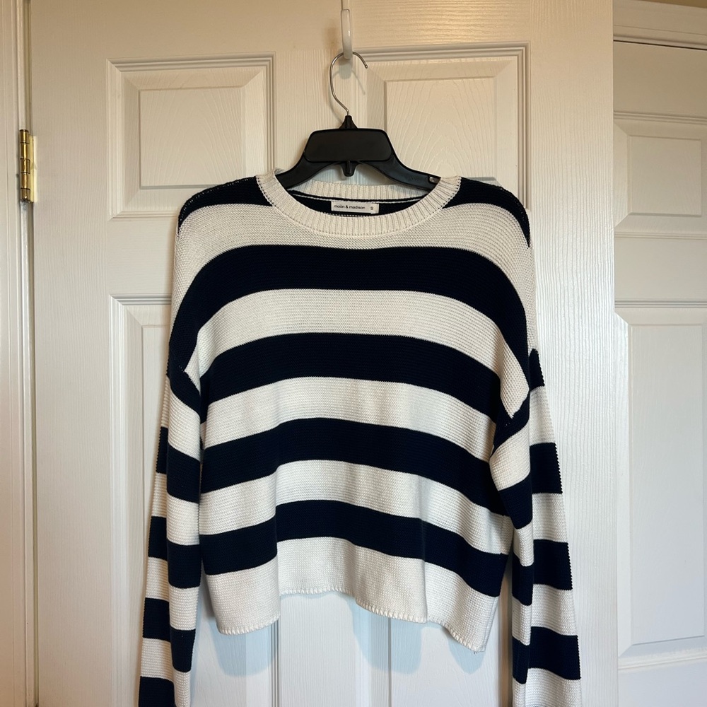 Moon & Madison Blue and White SAINT TROPEZ style cotton Sweater  NWOT